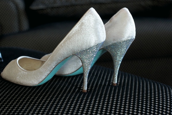 Louboutin wedding shoes blue sole best sale