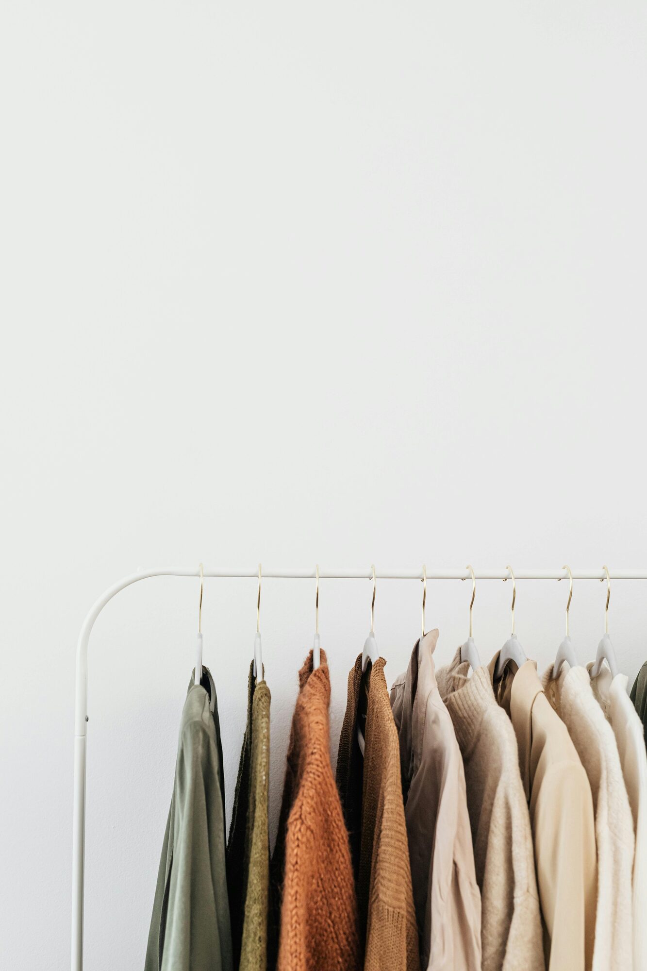 hanger with clothes 