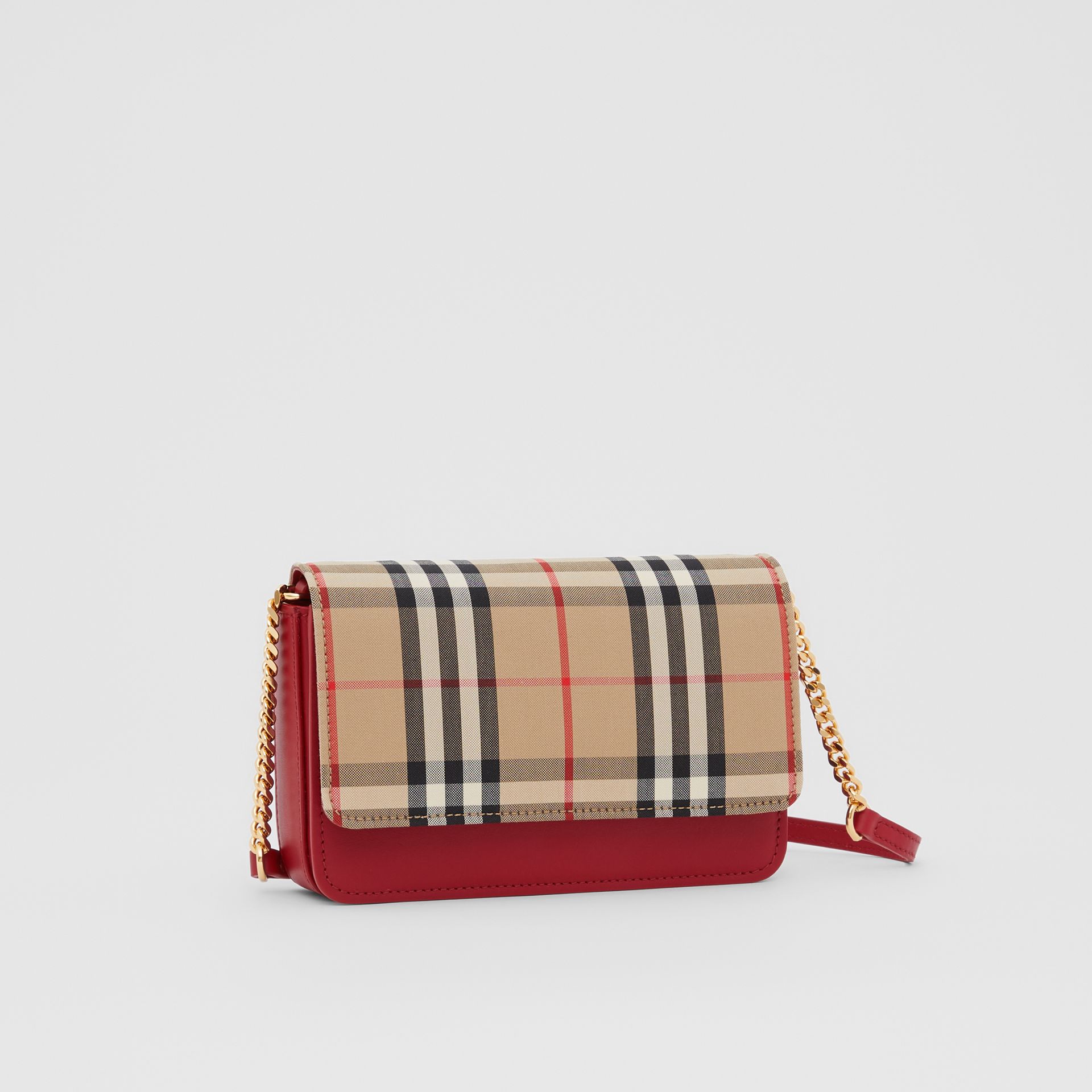 What are the differences between Burberry and Gucci handbags? Which one do  you prefer and why? - Quora