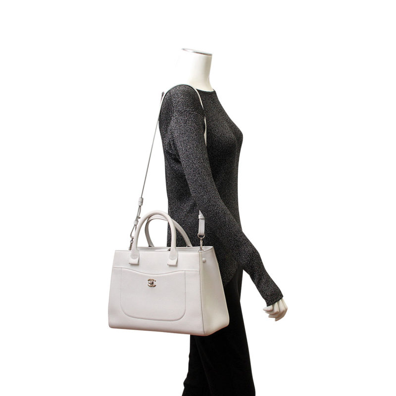 CHANEL Grained Leather Neo Small Executive Tote White