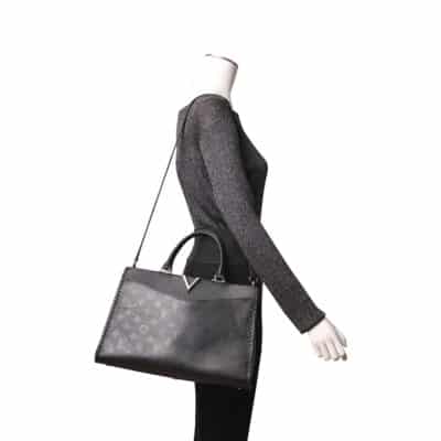 Product LOUIS VUITTON Cuir Plume Very Zipped Black
